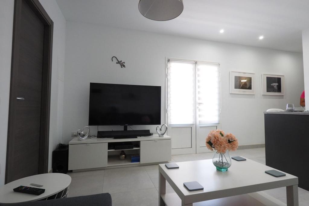 Private Apartment With Mountain And Sea Views, La Asomada, Lanzarote ティアス エクステリア 写真